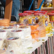 Más de 50 variedades de queso en el II Mercado del Queso Artesano Andaluz de Álora, coincidiendo con la VI Exposición de Gallinas Autóctonas Sureñas